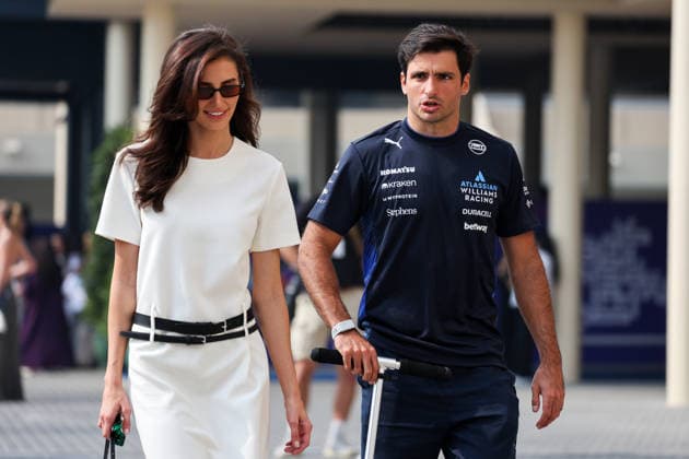 Carlos Sainz of Spain and Williams and Rebecca Donaldson , Qualifying, F1 Grand Prix of Abu Dhabi, am 06. December 2025 in Abu Dhabi, United Arab Emirates. (Foto von Diogo Cardoso DeFodi Images) Carlos Sainz of Spain and Williams and Rebecca Donaldson , Qualifying, F1 Grand Prix of Abu Dhabi, Yas Marina Circuit on December 6, 2025 in Abu Dhabi, United Arab Emirates. (Photo by Diogo Cardoso DeFodi Images)