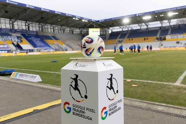 Google Pixel Frauen-Bundesliga: FC Carl Zeiss Jena vs. SV Werder Bremen; Jena; 06.12.2025 Spielball FC Carl Zeiss Jena vs. SV Werder Bremen Google Pixel Frauen-Bundesliga: FC Carl Zeiss Jena vs. SV Werder Bremen; ad hoc arena im Ernst-Abbe-Sportfeld; 06.12.2025 DFB REGULATIONS PROHIBIT ANY USE OF PHOTOGRAPHS AS IMAGE SEQUENCES AND OR QUASI-VIDEO. Copyright: xBEAUTIFULxSPORTS Duehringx
