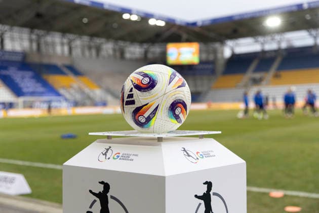 Google Pixel Frauen-Bundesliga: FC Carl Zeiss Jena vs. SV Werder Bremen; Jena; 06.12.2025 Spielball FC Carl Zeiss Jena vs. SV Werder Bremen Google Pixel Frauen-Bundesliga: FC Carl Zeiss Jena vs. SV Werder Bremen; ad hoc arena im Ernst-Abbe-Sportfeld; 06.12.2025 DFB REGULATIONS PROHIBIT ANY USE OF PHOTOGRAPHS AS IMAGE SEQUENCES AND OR QUASI-VIDEO. Copyright: xBEAUTIFULxSPORTS Duehringx