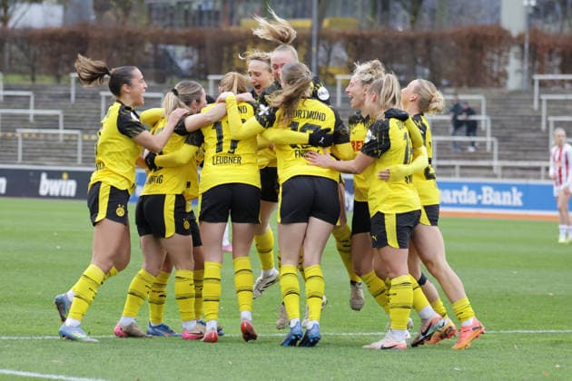06.12.2025, xgrfx, Fussball Frauen Regionalliga West, Borussia Dortmund - 1. FC Köln U21, U 21 v.l. Tor, Celina Baum (Borussia Dortmund) (DFL DFB REGULATIONS PROHIBIT ANY USE OF PHOTOGRAPHS as IMAGE SEQUENCES and or QUASI-VIDEO) Dortmund