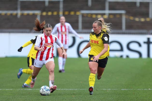 06.12.2025, Fussball, Frauen, Westfalenliga, Saison 2025 2026, Borussia Dortmund vs. 1.FC Koeln U21, U 21 im Stadion Rote Erde in Dortmund (Deutschland) Celina Baum (Borussia Dortmund, 18) Dortmund Stadion Rote Erde Nordrhein Westfalen Deutschland