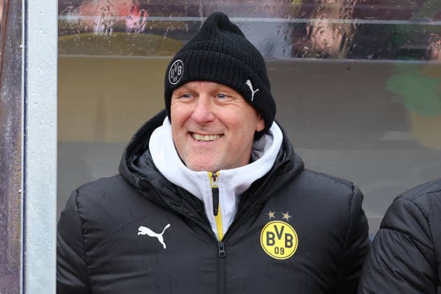 06.12.2025, Fussball, Frauen, Westfalenliga, Saison 2025 2026, Borussia Dortmund vs. 1.FC Koeln U21, U 21 im Stadion Rote Erde in Dortmund (Deutschland) Markus Hoegner (Borussia Dortmund, Chef-Trainer) Dortmund Stadion Rote Erde Nordrhein Westfalen Deutschland