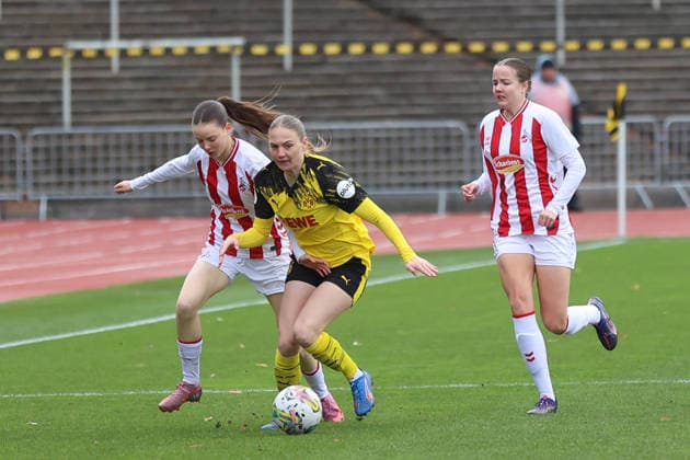 06.12.2025, Fussball, Frauen, Westfalenliga, Saison 2025 2026, Borussia Dortmund vs. 1.FC Koeln U21, U 21 im Stadion Rote Erde in Dortmund (Deutschland) Annika Enderle (Borussia Dortmund, 19) Dortmund Stadion Rote Erde Nordrhein Westfalen Deutschland