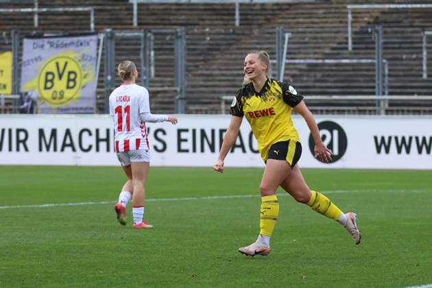 06.12.2025, Fussball, Frauen, Westfalenliga, Saison 2025 2026, Borussia Dortmund vs. 1.FC Koeln U21, U 21 im Stadion Rote Erde in Dortmund (Deutschland) Jubel von Celina Baum (Borussia Dortmund, 18) zum 1:0 Dortmund Stadion Rote Erde Nordrhein Westfalen Deutschland