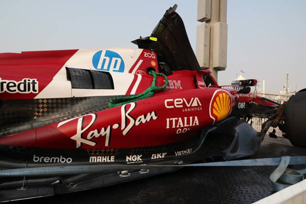 06.12.2025, Yas Marina Circuit, Abu Dhabi, Formula 1 Etihad Airways Abu Dhabi Grand Prix 2025 , im Bild Nach dem Unfall wird das Auto von Lewis Hamilton (GBR), Scuderia Ferrari HP zurück in das Fahrerlager gebracht. (Photo by Alessandro Martellotta Hasan Bratic DeFodi Images)