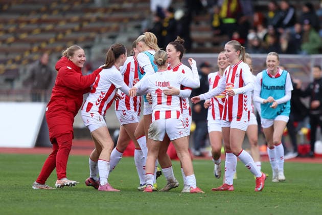 06.12.2025, Fussball, Frauen, Westfalenliga, Saison 2025 2026, Borussia Dortmund vs. 1.FC Koeln U21, U 21 im Stadion Rote Erde in Dortmund (Deutschland) Jubel nach dem 1:1 Endstand, 1. FC Koeln Dortmund Stadion Rote Erde Nordrhein Westfalen Deutschland