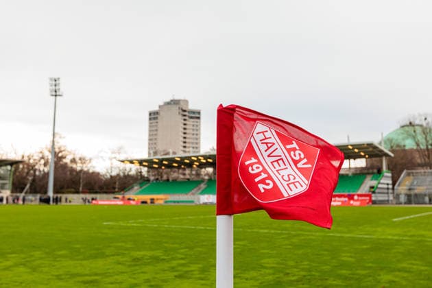 Innenansicht Uebersicht des Eilenriedestadion in Hannover, Heimpsielstaette des TSV Havelse 1912 in der 3. Liga Saison 2025 2026 GER, TSV Havelse 1912 vs. SC Verl, Fussball, 3. Liga, 17. Spieltag, Spielzeit 2025 2026, 06.12.2025 DFL Regulations prohibit any use of photographers as image sequences and or quasi-video. GER, TSV Havelse 1912 vs. SC Verl, Fussball, 3. Liga, 17. Spieltag, Spielzeit 2025 2026, 06.12.2025 Hannover *** Interior view Uebersicht des Eilenriedestadion in Hannover, Heimpsielstaette des TSV Havelse 1912 in der 3 Liga Saison 2025 2026 GER, TSV Havelse 1912 vs SC Verl, Fussball, 3 Liga, 17 Spieltag, Spielzeit 2025 2026, 06 12 2025 DFL Regulations prohibit any use of photographers as image sequences and or quasi video GER, TSV Havelse 1912 vs SC Verl, Fussball, 3 Liga, 17 Spieltag, Spielzeit 2025 2026, 06 12 2025 Hannover Copyright: xEibner-Pressefoto JanxRollingerx EP_JSK