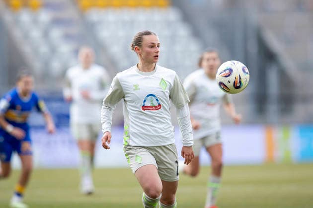 Google Pixel Frauen-Bundesliga: FC Carl Zeiss Jena vs. SV Werder Bremen; Jena; 06.12.2025 Chiara D Angelo ( 2; SV Werder Bremen) Google Pixel Frauen-Bundesliga: FC Carl Zeiss Jena vs. SV Werder Bremen; ad hoc arena im Ernst-Abbe-Sportfeld; 06.12.2025 DFB REGULATIONS PROHIBIT ANY USE OF PHOTOGRAPHS AS IMAGE SEQUENCES AND OR QUASI-VIDEO. Copyright: xBEAUTIFULxSPORTS Duehringx