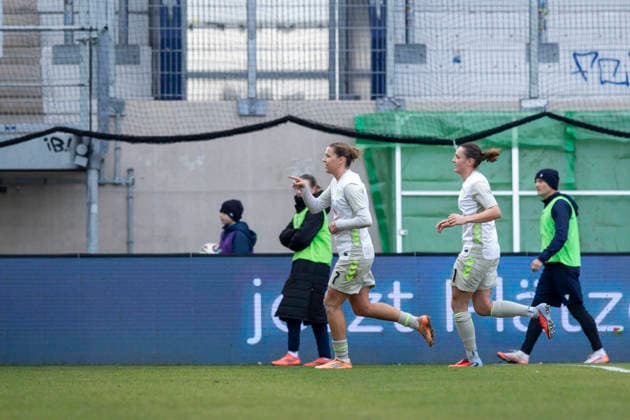 Google Pixel Frauen-Bundesliga: FC Carl Zeiss Jena vs. SV Werder Bremen; Jena; 06.12.2025 Jubel, Larissa Mühlhaus ( 7; SV Werder Bremen) (links) Google Pixel Frauen-Bundesliga: FC Carl Zeiss Jena vs. SV Werder Bremen; ad hoc arena im Ernst-Abbe-Sportfeld; 06.12.2025 DFB REGULATIONS PROHIBIT ANY USE OF PHOTOGRAPHS AS IMAGE SEQUENCES AND OR QUASI-VIDEO. Copyright: xBEAUTIFULxSPORTS Duehringx