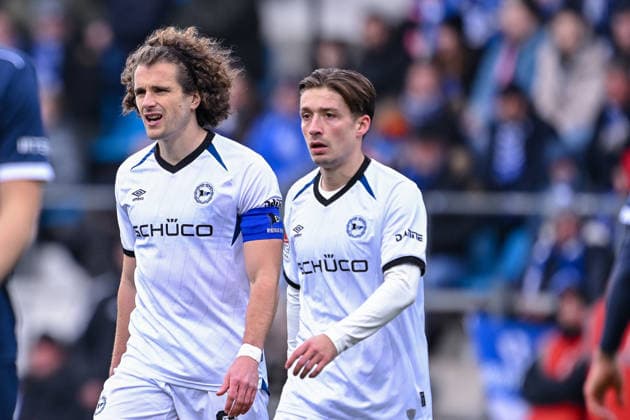 06.12.2025, Fussball, 2. Bundesliga, 15. Spieltag Saison 2025 2026, VfL Bochum - DSC Arminia Bielefeld, Mael Corboz (DSC Arminia Bielefeld), Marvin Mehlem (DSC Arminia Bielefeld) xRHR-FOTO TKx
