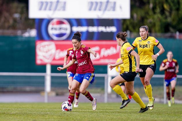 Switzerland: AXA Women s Super League, Servette FC ChÃªnois FÃ minin vs BSC YB Frauen, Stade des Trois-Chene, Chene-Bourg: Ghoutia Habiba Karchouni (Servette) in Aktion, am Ball Copyright: xDanielaxPorcellix