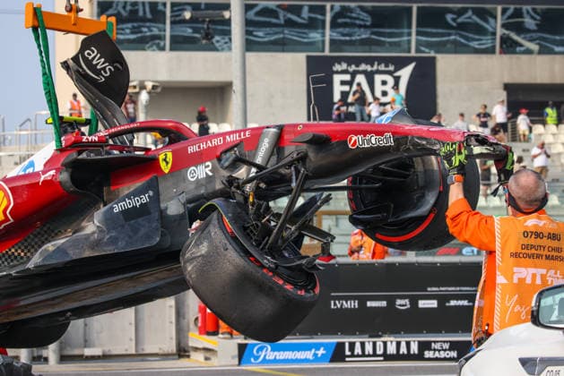 F1 Abu Dhabi Grand Prix 2025 The damaged car of Lewis Hamilton of Ferrari is seen after a crash during Practice 3 ahead of Formula 1 Abu Dhabi Grand Prix at Yas Marina Circuit on December 6th, 2025 in Abu Dhabi, United Arab Emirates. Abu Dhabi United Arab Emirates  Copyright: xBeataxZawrzelx originalFilename:zawrzel-f1abudha251206_npmRr.jpg