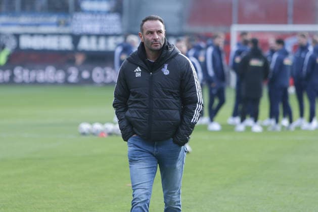 Fussball, 3.Liga Saison 2025 2026 17.Spieltag FC Energie Cottbus - MSV Duisburg 06.12.2025, LEAG Energie Stadion Dietmar Hirsch (Cheftrainer, MSV Duisburg) Cottbus LEAG Energie Stadion Brandenburg Deutschland