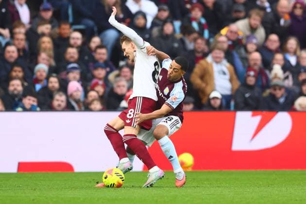 Martin Odegaard of Arsenal and Youri Tielemans of Aston Villa Aston Villa v Arsenal, Premier League, Football, Villa Park, Birmingham, UK - 06 Dec 2025Birmingham Villa Park United Kingdom EDITORIAL USE ONLY No use with unauthorised audio, video, data, fixture lists, club league logos or live services. Online in-match use limited to 120 images, no video emulation. No use in betting, games or single club league player publications. Copyright: xPaulxCurrie Shutterstockx 16009134l