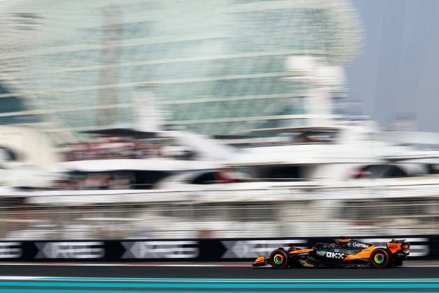 Oscar Piastri of Australia and McLaren , Qualifying, F1 Grand Prix of Abu Dhabi, am 06. December 2025 in Abu Dhabi, United Arab Emirates. (Foto von Diogo Cardoso DeFodi Images) Oscar Piastri of Australia and McLaren , Qualifying, F1 Grand Prix of Abu Dhabi, Yas Marina Circuit on December 6, 2025 in Abu Dhabi, United Arab Emirates. (Photo by Diogo Cardoso DeFodi Images)