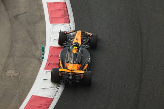 Lando Norris (McLaren Formula 1 Team, 04), Free Practice 3, Freies Training 3, FP3, ARE, Formel 1 Weltmeisterschaft, Abu Dhabi Grand Prix, Yas Marina Circuit, Saturday, 06.12.2025 ARE, Formel 1 Weltmeisterschaft, Abu Dhabi Grand Prix, Vereinigte Arabische Emirate, Yas Marina Circuit, 06.12.2025 Abu Dhabi Copyright: xEibner-Pressefoto AnnikaxGrafx EP_AGF