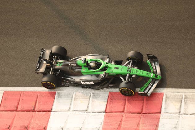 Nico Huelkenberg (Stake F1 Team Kick Sauber, 27), Free Practice 3, Freies Training 3, FP3, ARE, Formel 1 Weltmeisterschaft, Abu Dhabi Grand Prix, Yas Marina Circuit, Saturday, 06.12.2025 ARE, Formel 1 Weltmeisterschaft, Abu Dhabi Grand Prix, Vereinigte Arabische Emirate, Yas Marina Circuit, 06.12.2025 Abu Dhabi Copyright: xEibner-Pressefoto AnnikaxGrafx EP_AGF