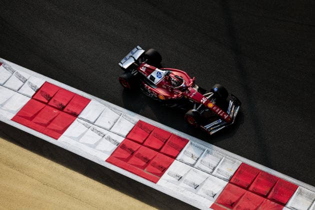 Charles Leclerc of Monaco and Scuderia Ferrari , Qualifying, F1 Grand Prix of Abu Dhabi, am 06. December 2025 in Abu Dhabi, United Arab Emirates. (Foto von Diogo Cardoso DeFodi Images) Charles Leclerc of Monaco and Scuderia Ferrari , Qualifying, F1 Grand Prix of Abu Dhabi, Yas Marina Circuit on December 6, 2025 in Abu Dhabi, United Arab Emirates. (Photo by Diogo Cardoso DeFodi Images)
