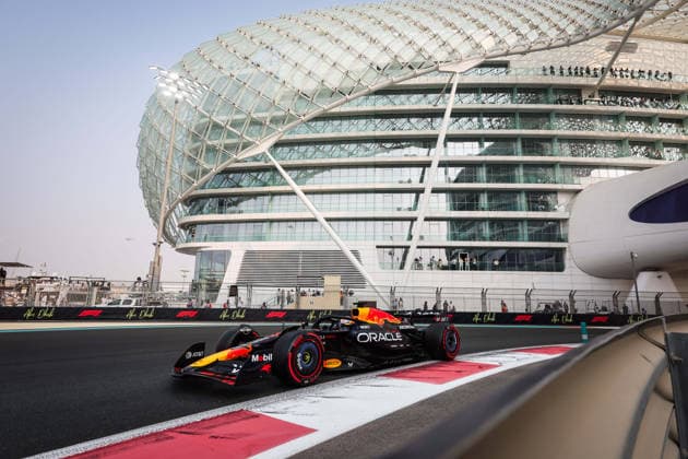 F1 - ABU DHABI GRAND PRIX 2025 01 VERSTAPPEN Max (nld), Red Bull Racing RB21, action during the 2025 Formula 1 Abu Dhabi Grand Prix, 24th round of the 2025 FIA Formula One World Championship, WM, Weltmeisterschaft from December 05 to 07, 2025 on the Yas Marina Circuit, in Abu Dhabi, United Arab Emirates - Abu DhabiUnited Arab Emirates  Copyright: xANTONINxVINCENTx