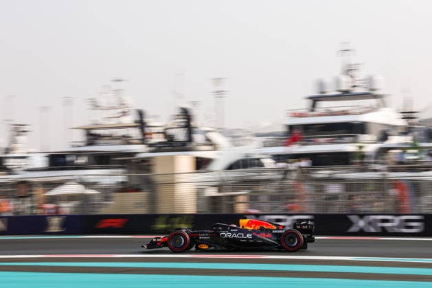 F1 - ABU DHABI GRAND PRIX 2025 01 VERSTAPPEN Max (nld), Red Bull Racing RB21, action during the 2025 Formula 1 Abu Dhabi Grand Prix, 24th round of the 2025 FIA Formula One World Championship, WM, Weltmeisterschaft from December 05 to 07, 2025 on the Yas Marina Circuit, in Abu Dhabi, United Arab Emirates - Abu DhabiUnited Arab Emirates  Copyright: xANTONINxVINCENTx