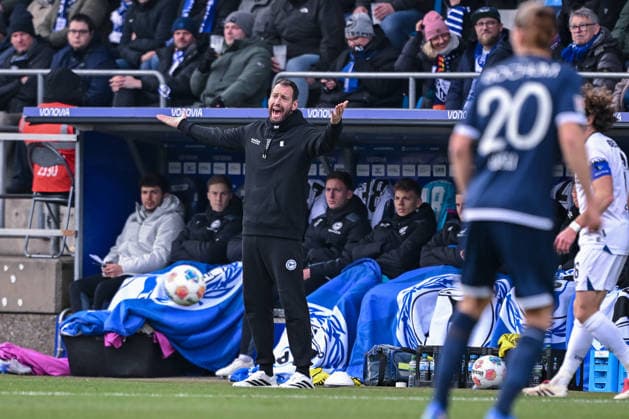 06.12.2025, Fussball, 2. Bundesliga, 15. Spieltag Saison 2025 2026, VfL Bochum - DSC Arminia Bielefeld, Trainer Mitch Kniat (Arminia Bielefeld) xRHR-FOTO TKx