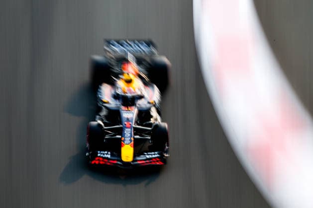 Max Verstappen of the Netherlands and Oracle Red Bull Racing , Qualifying, F1 Grand Prix of Abu Dhabi, am 06. December 2025 in Abu Dhabi, United Arab Emirates. (Foto von Diogo Cardoso DeFodi Images) Max Verstappen of the Netherlands and Oracle Red Bull Racing , Qualifying, F1 Grand Prix of Abu Dhabi, Yas Marina Circuit on December 6, 2025 in Abu Dhabi, United Arab Emirates. (Photo by Diogo Cardoso DeFodi Images)