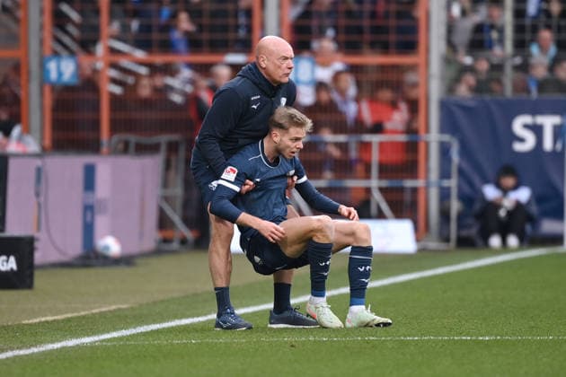 Trainer Uwe Rösler (VfL Bochum), Leandro Morgalla (VfL Bochum), v.li. 06.12.2025, Fussball 2. Bundesliga, Saison 2025 2026, 15. Spieltag, VfL Bochum - Arminia Bielefeld DFL regulations prohibit any use of photographs as image sequences and or quasi-video Bochum Vonovia Ruhrstadion Nordrhein Westfalen Deutschland