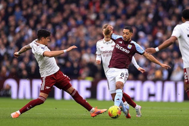 Football - Premier League - Aston Villa v Arsenal 06 December 2025 - Premier League - Aston Villa v Arsenal - Piero Hincapie of Arsenal tackles Youri Tielemans of Aston Villa - Photo: Simon Stacpoole Offside. Aston UK Copyright: xSimonxStacpoolexOffside