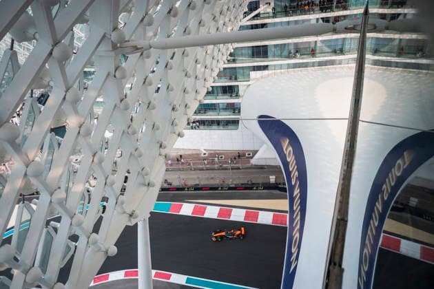 Formula 1 Etihad Airways Abu Dhabi Grand Prix 2025 Loïs Gelbart Carrasco OVERTAKE MAXPPP - Abu Dhabi 06 12 2025 81 PIASTRI Oscar (aus), McLaren F1 Team, action at the Formula 1 Etihad Airways Abu Dhabi Grand Prix 2025, the 24th round of the 2025 FIA Formula 1 World Championship, WM, Weltmeisterschaft at Yas Marina Circuit in Abu Dhabi, United Arab Emirates, from 4 to 7 December 2025 Abu Dhabi Yas Marina Circuit United Arab Emirates  Copyright: xOVERTAKE MAXPPPxLoïsxGelbartxCarrascox OVT202512067450 OVT202512067450