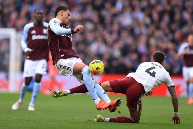 Football - Premier League - Aston Villa v Arsenal 06 December 2025 - Premier League - Aston Villa v Arsenal - Morgan Rogers of Aston Villa clashes with Ben White of Arsenal - Photo: Simon Stacpoole Offside. Aston UK Copyright: xSimonxStacpoolexOffside