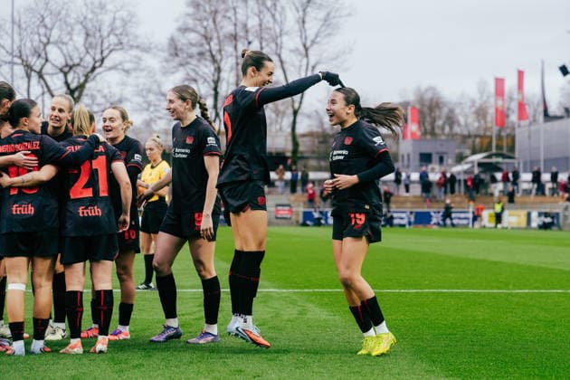 06.12.25, Frauen, Fussball, Google Pixel Frauen Bundesliga, Saison 2025 2026, Bayer 04 Leverkusen - RB Leipzig, 12. Spieltag Loreen Bender ( 19 - Bayer 04 Leverkusen) Jubel über das Tor von zum 1:0 mit Selina Ostermeier ( 2 - Bayer 04 Leverkusen) Leverkusen Ulrich-Haberland-Stadion NRW Deutschland