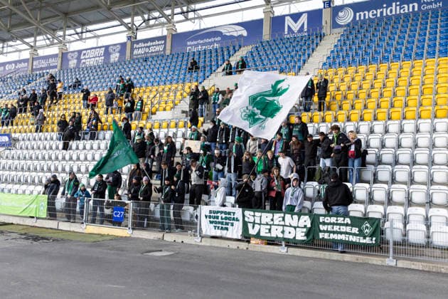 Google Pixel Frauen-Bundesliga: FC Carl Zeiss Jena vs. SV Werder Bremen; Jena; 06.12.2025 SV Werder Bremen Fans Google Pixel Frauen-Bundesliga: FC Carl Zeiss Jena vs. SV Werder Bremen; ad hoc arena im Ernst-Abbe-Sportfeld; 06.12.2025 DFB REGULATIONS PROHIBIT ANY USE OF PHOTOGRAPHS AS IMAGE SEQUENCES AND OR QUASI-VIDEO. Copyright: xBEAUTIFULxSPORTS Duehringx