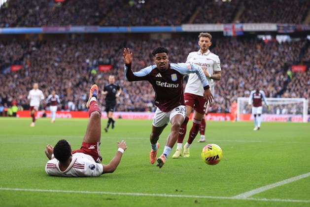 Football - Premier League - Aston Villa v Arsenal 06 December 2025 - Premier League - Aston Villa v Arsenal - Ian Maatsen of Aston Villa goes past the fallen Jurrien Timber of Arsenal - Photo: Simon Stacpoole Offside. Aston UK Copyright: xSimonxStacpoolexOffside
