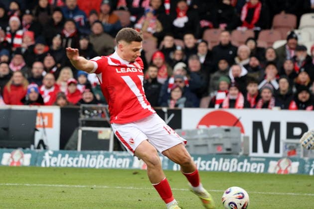18 Erik Engelhardt (Energie Cottbus) erziehlt das 1-0 für Cottbus Fussball 3. Liga 2025 2026 FC Energie Cottbus - MSV Duisburg