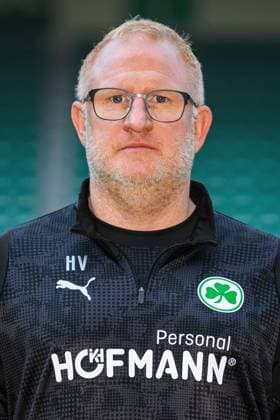 05.12.2025 - SpVgg Greuther Fürth ( Kleeblatt Spielvereinigung ) - 2. Fussball Bundesliga - Saison 2025 2026 - Fototermin Porträttermin Vorstellung Präsentation Pressetermin - - Einzelbild Einzelfoto Portrait Porträt Kopfbild - Heiko Vogel ( Trainer SpVgg Greuther Fürth )