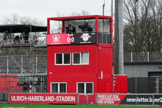 Deutschland: Google Pixel Frauen-Bundesliga 2025 26, 12. Spieltag - Bayer 04 Leverkusen vs. RB Leipzig - 06.12.2025 - Ulrich-Haberland-Stadion (Leverkusen, Nordrhein-Westfalen) Copyright: xCelinaxLeiersx