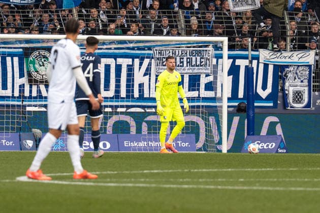 Deutschland, Fussball, 2. Bundesliga, 15.Spieltag 2025 2026: VfL Bochum - Arminia Bielefeld am 06.12. in Bochum (Vonovia-Ruhrstadion): Timo Horn (VfL Bochum 1)