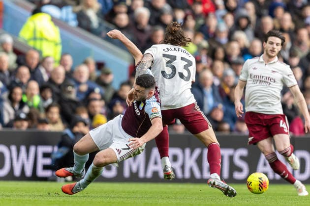 Aston Villa v Arsenal Premier League 06 12 2025. Aston Villa midfielder John McGinn (7) battles for possession with Arsenal defender Riccardo Calafiori (33) during the Premier League match between Aston Villa and Arsenal at Villa Park, Birmingham, England on 6 December 2025. Birmingham Villa Park West Midlands England Editorial use only DataCo restrictions apply See www.football-dataco.com , Copyright: xManjitxNarotrax PSI-23350-0038
