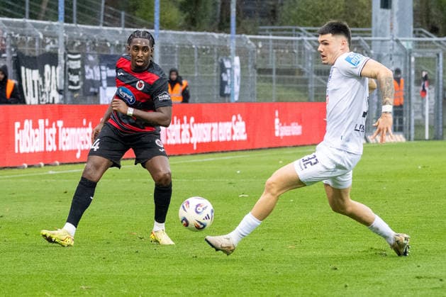 06.12.25, Fussball: 3. Liga, Saison 2025 2026, 17. Spieltag, Viktoria Koeln - SSV Ulm 1846 im Sportpark Hoehenberg. Zweikampf zwischen Frank Ronstadt (Viktoria Koeln, 34) und Niklas Koelle (SSV Ulm 1846, 32). Wichtiger Hinweis: Gemaess den Vorgaben der DFL Deutsche Fussball Liga bzw. des DFB Deutscher Fussball-Bund ist es untersagt, in dem Stadion und oder vom Spiel angefertigte Fotoaufnahmen in Form von Sequenzbildern und oder videoaehnlichen Fotostrecken zu verwerten bzw. verwerten zu lassen. Foto: Kirchner-Media Thomas Haesler Copyright: xKirchner-Media ThomasxHaeslerx