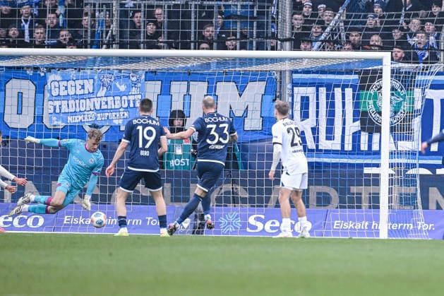 06.12.2025, Fussball, 2. Bundesliga, 15. Spieltag Saison 2025 2026, VfL Bochum - DSC Arminia Bielefeld, Philipp Hofmann (VfL Bochum 1848) erzielt das Tor zum 1:0, xRHR-FOTO TKx