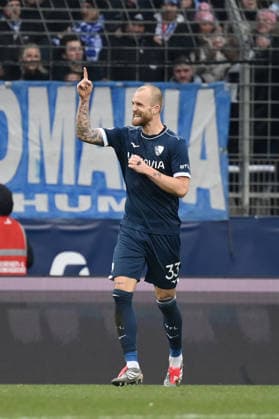 Jubel Philipp Hofmann (VfL Bochum) 1:0 06.12.2025, Fussball 2. Bundesliga, Saison 2025 2026, 15. Spieltag, VfL Bochum - Arminia Bielefeld DFL regulations prohibit any use of photographs as image sequences and or quasi-video Bochum Vonovia Ruhrstadion Nordrhein Westfalen Deutschland