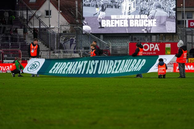 Deutschland: Fussball 3. Bundesliga Saison 2025 26, 17. Spieltag - VfL Osnabrück vs SV Wehen Wiesbaden, 06.12.2025, Stadion Bremer Brücke, Osnabrück: Copyright: xLeonxFrickx