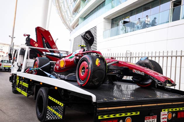 F1 - ABU DHABI GRAND PRIX 2025 44 HAMILTON Lewis (gbr), Scuderia Ferrari SF-25, action crash, accident, during the 2025 Formula 1 Abu Dhabi Grand Prix, 24th round of the 2025 FIA Formula One World Championship, WM, Weltmeisterschaft from December 05 to 07, 2025 on the Yas Marina Circuit, in Abu Dhabi, United Arab Emirates - Abu DhabiUnited Arab Emirates Copyright: xFLORENTxGOODENx