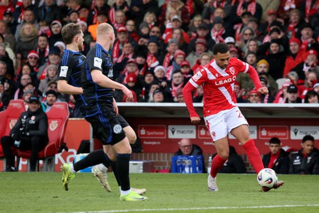 21 Leon Guwara (Energie Cottbus, r.) Fussball 3. Liga 2025 2026 FC Energie Cottbus - MSV Duisburg