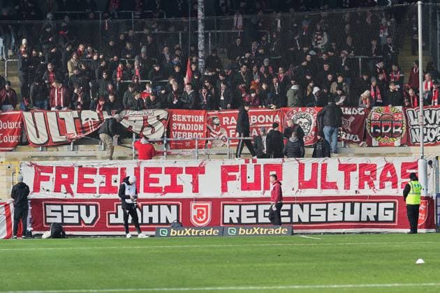 Fanblock SSV Jahn Regensburg GER, TSG 1899 Hoffenheim II gegen SSV Jahn Regensburg, Fussball, 3.Liga, 17.Spieltag, Spielzeit 2025 2026, 06.12.2025 (DFL DFB REGULATIONS PROHIBIT ANY USE OF PHOTOGRAPHS as IMAGE SEQUENCES and or QUASI-VIDEO). GER,TSG 1899 Hoffenheim II gegen SSV Jahn Regensburg, Fussball, 3.Liga, 17.Spieltag, Spielzeit 2025 2026, 06.12.2025 Hoffenheim Copyright: xEibner-Pressefoto JoergxHirschx EP_JHH