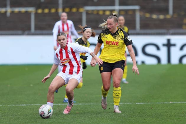 06.12.2025, Fussball, Frauen, RL West, Saison 2025 2026, Borussia Dortmund vs. 1.FC Koeln U21, U 21 im Stadion Rote Erde in Dortmund (Deutschland) Celina Baum (Borussia Dortmund, 18) (links) Dortmund Stadion Rote Erde Nordrhein Westfalen Deutschland