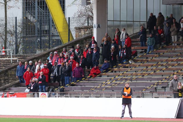 06.12.2025, Fussball, Frauen, RL West, Saison 2025 2026, Borussia Dortmund vs. 1.FC Koeln U21, U 21 im Stadion Rote Erde in Dortmund (Deutschland) Fans 1.FC Koeln Dortmund Stadion Rote Erde Nordrhein Westfalen Deutschland