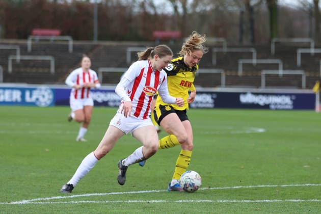06.12.2025, Fussball, Frauen, RL West, Saison 2025 2026, Borussia Dortmund vs. 1.FC Koeln U21, U 21 im Stadion Rote Erde in Dortmund (Deutschland) Dortmund Stadion Rote Erde Nordrhein Westfalen Deutschland