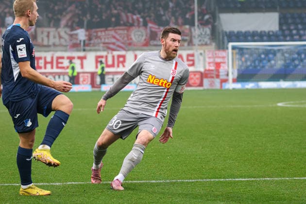 Deutschland: 3. Liga 2025 26, 17. Spieltag - TSG Hoffenheim II vs SSV Jahn Regensburg, Dietmar-Hopp-Stadion (Sinsheim): Christian Kühlwetter Christian Kuehlwetter, (SSV Jahn Regensburg, 30) Sinsheim Dietmar-Hopp-Stadion Baden-Württemberg Deutschland Copyright: xBenedictxChristx
