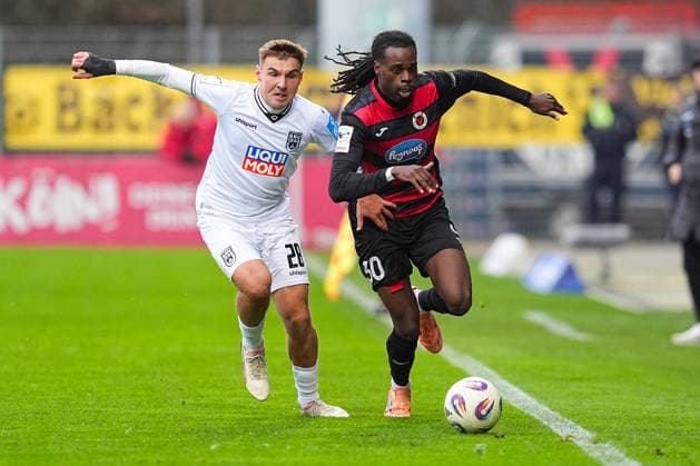 06.12.2025, xydrx, Fußball, 3.Liga, FC Viktoria Köln - SSV Ulm 1846, Saison 2025 2026, Sportpark Höhenberg: Max Scholze (SSV Ulm 1846 28) im Zweikampf gegen Yannick Tonye (FC Viktoria Köln 30) DFB regulations prohibit any use of photographs as image sequences and or quasi-video. Photo: xYannisxDreimannxPressefotoKochx Nordrhein-Westfahlen Deutschland